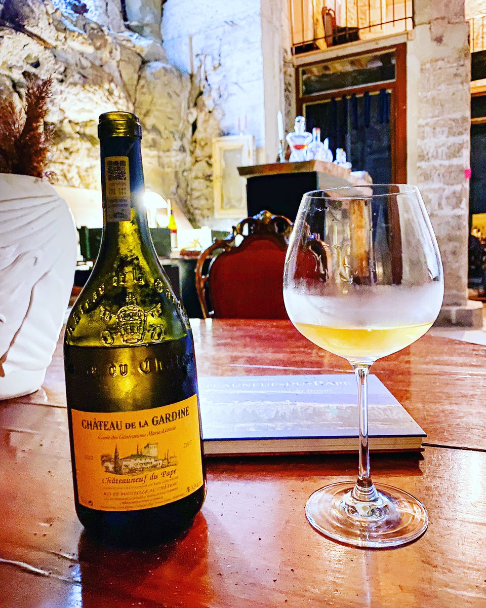 Drink more Chateauneuf du Pape white 👇

#whitewine #chateauneufdupape #cotesdurhone #chateaudelagardine