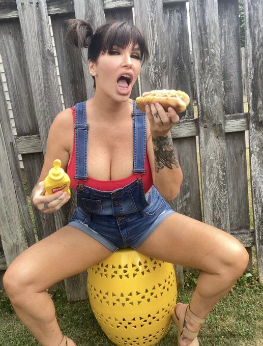 It&rsquo;s hot dog season. So put it in your mouth!! https://t.co/N9bEkTYAlH https://t.co/LOSxHCFmU2<a href="/tag/goodvibes"class="tags"><span>#goodvibes</span></a><a href="/tag/coffee"class="tags"><span>#coffee</span></a><a href="/tag/g"class="tags"><span>#g</span></a><a href="/tag/sayitback"class="tags"><span>#sayitback</span></a>