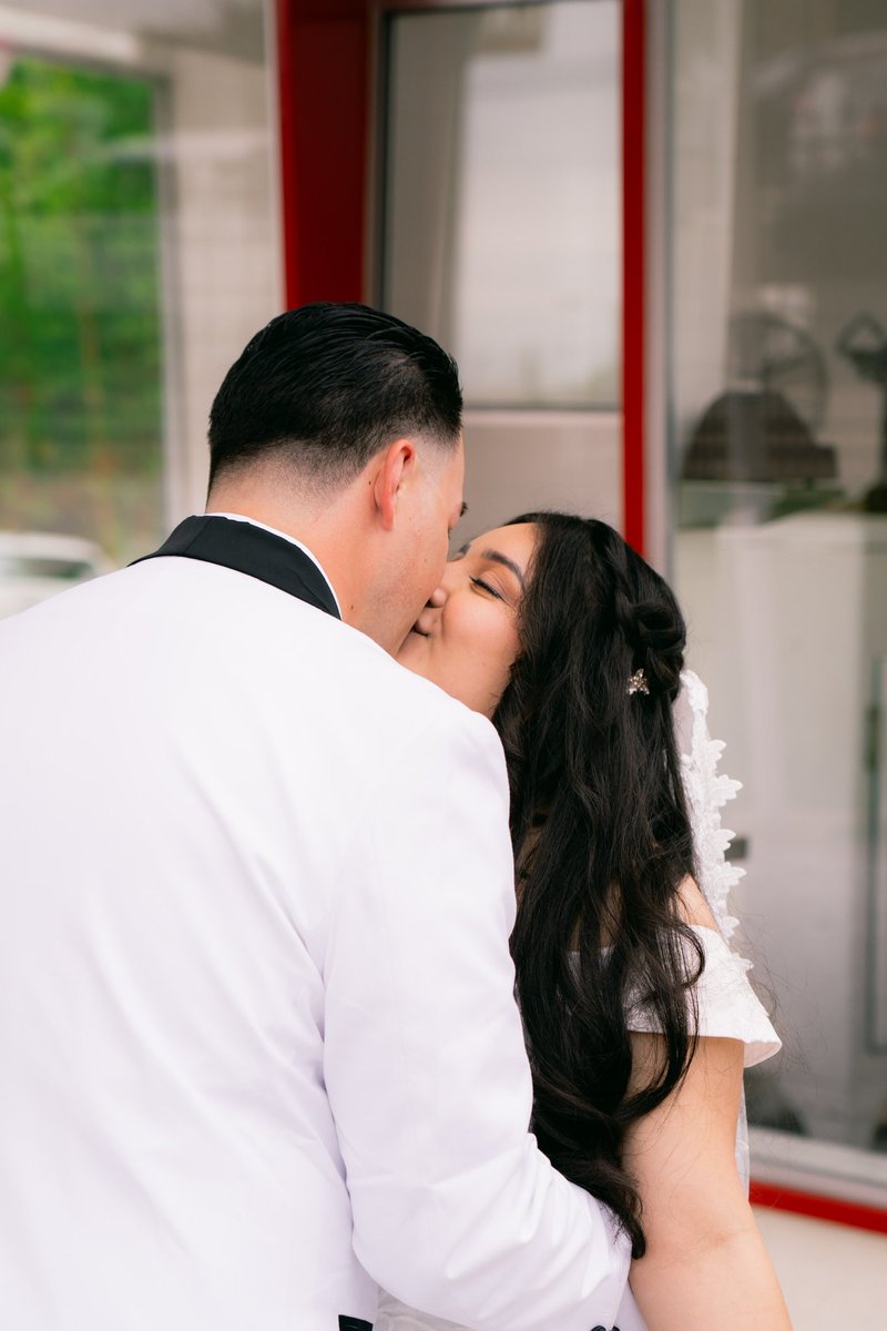 SheilaSantizo's tweet photo. 06.11.2023
We are the FIRST couple to ever get married at the In N Out Replica! Thank you @innoutburger for allowing us to celebrate our love at our favorite place! Our In N Out dates will mean that much more to us! ❤️ https://t.co/0BwJWrAxlu