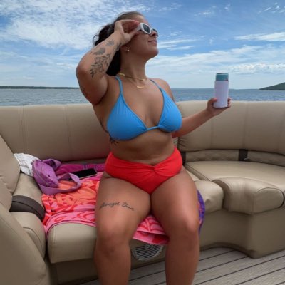 sky_jaye12's tweet photo. red white and blue baby #NewProfilePic https://t.co/xIuXx2FsrP