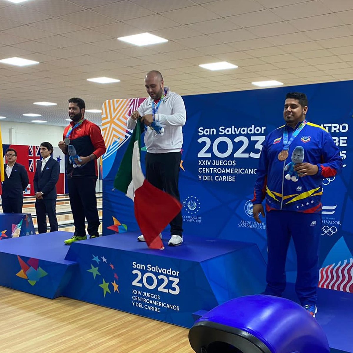 alpiedeldeporte's tweet photo. #MarcoMoretti, el bolichista tico que contabiliza cuatro medallas en tres Juegos Centroamericanos y del Caribe: https://t.co/AbHzmNFTmB https://t.co/quPcfv7h68
