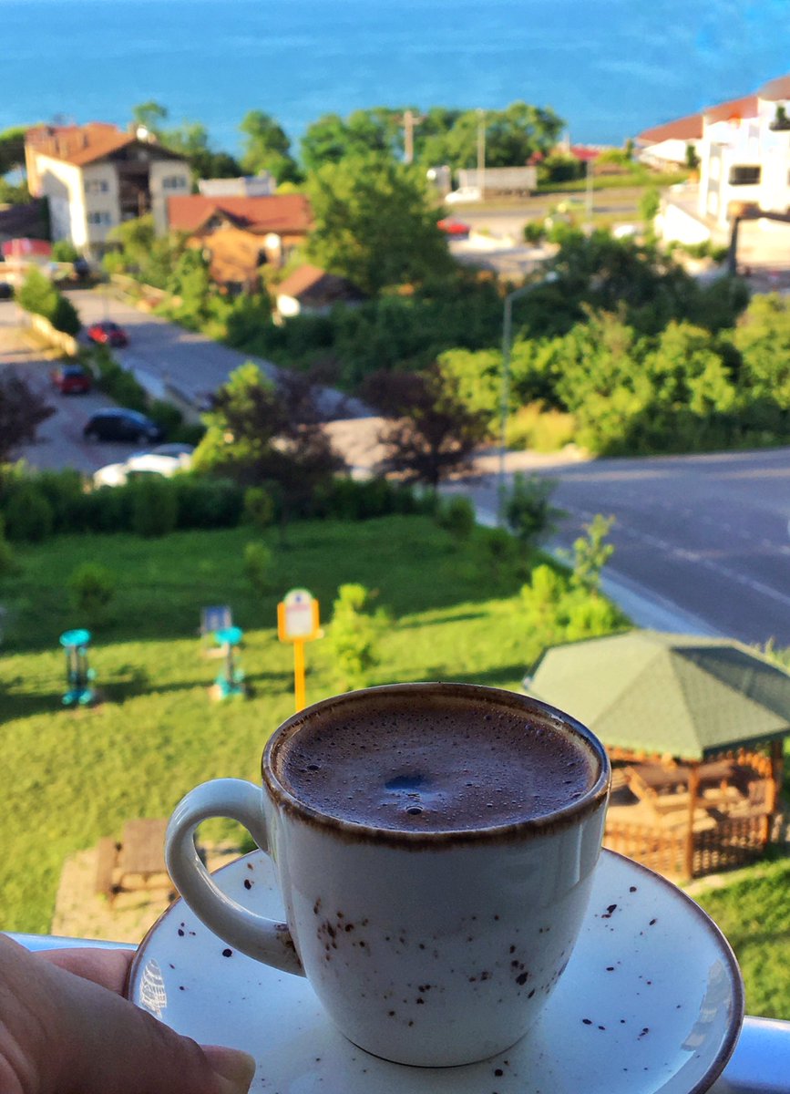 Bütün sevdiklerim yanımda olmak şartı ile şurda yaşayabilirim.