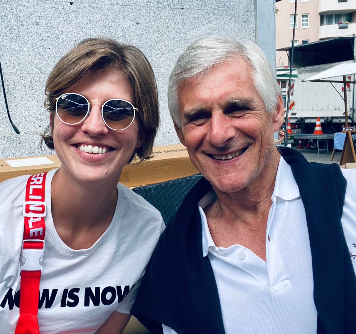 LinhartBMEIA's tweet image. Verena Gleitsmann @ORF verlässt Berlin; heute habe ich mich von ihr verabschiedet. Danke, Verena, für die immer super Zusammenarbeit und alles Gute!
@VGleitsmann @AustriainDE