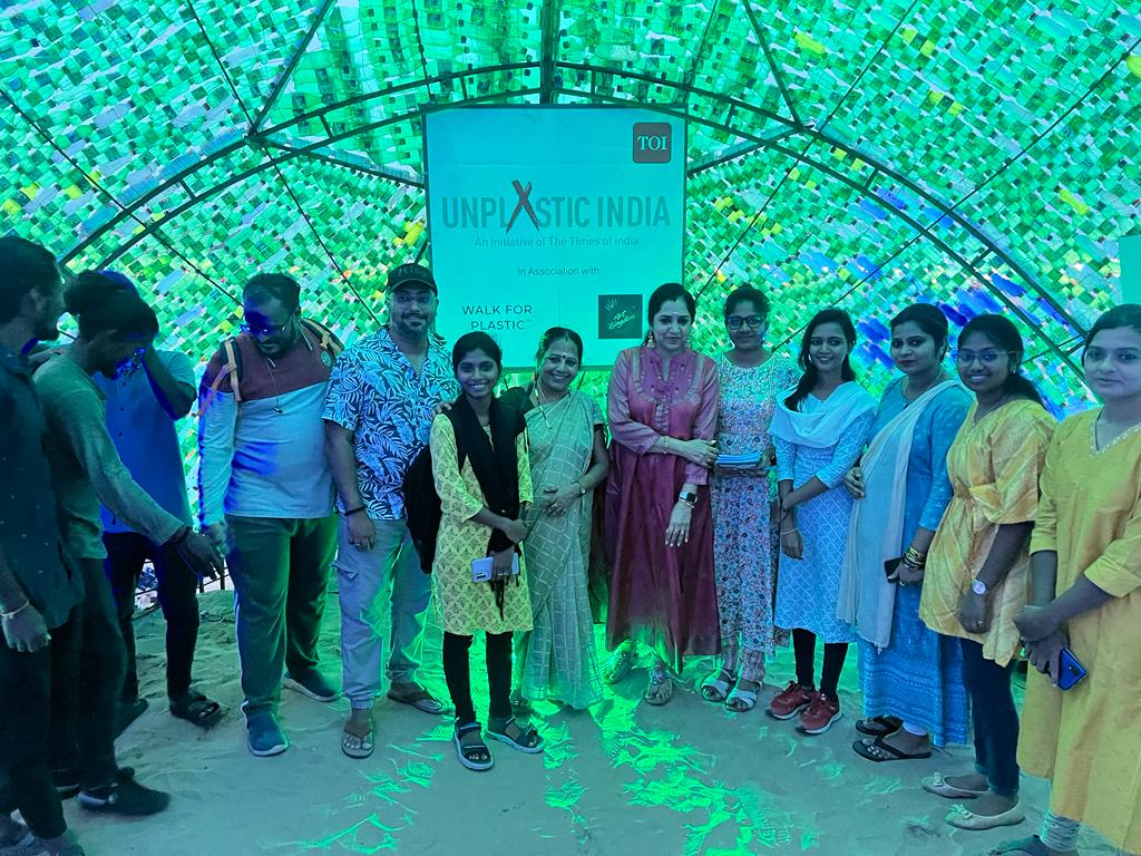 ThamizhachiTh's tweet photo. Today (01.07.2023),visited the beautiful #plasticturtle artwork installation at Elliots Beach in Besant Nagar, created by @kinggowtham and team as a symbol of sustainability.
The #plasticturtle art was indeed magnificent and I am elated to
1/2 https://t.co/Z7iKmXOQ0k