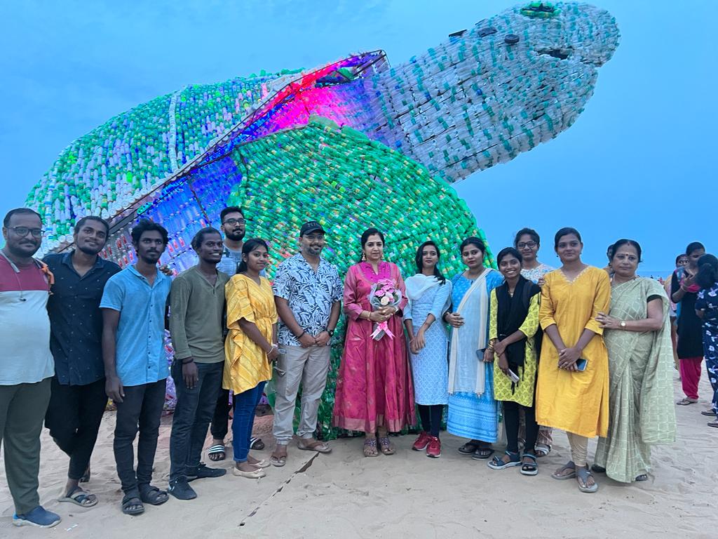 ThamizhachiTh's tweet photo. support more such initiatives which help to raise awareness regarding single-use plastic.
Congratulations to the entire crew for this wonderful art work.
#plasticturtle
#walkforplastic
#southchennai
2/2 https://t.co/0ripKmXGwh