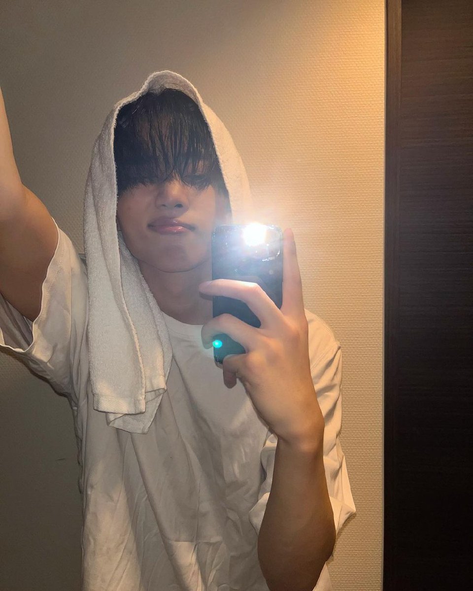 theboyzfolder's tweet photo. [📸070223] official_theboyz ig update! SUNWOO

💦❤️ https://t.co/YRMBa6eoOp