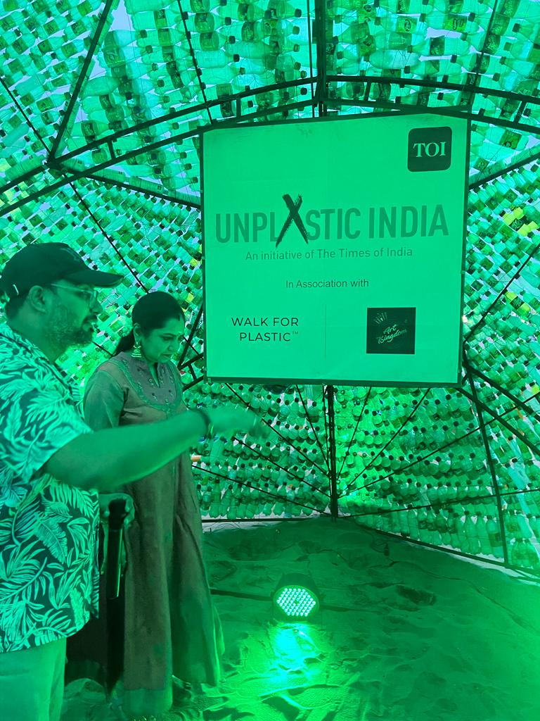 ThamizhachiTh's tweet photo. Today (01.07.2023),visited the beautiful #plasticturtle artwork installation at Elliots Beach in Besant Nagar, created by @kinggowtham and team as a symbol of sustainability.
The #plasticturtle art was indeed magnificent and I am elated to
1/2 https://t.co/Z7iKmXOQ0k