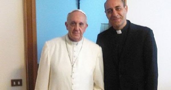 catholicnews1's tweet photo. #PopeFrancis Writes Letter upon Key Appointment of Archbishop Fernández as New Leader of the #Dicastery for the #Doctrine of the Faith - FULL TEXT - #Vatican
https://t.co/9GeITifAFF https://t.co/owRnA3yD89