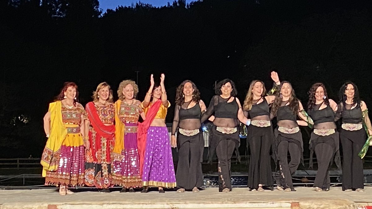 torrejoncultura's tweet photo. Ayer viernes 30 de junio, en el Teatro Griego de Parque Europa, tuvo lugar la cuarta y última jornada de la muestra de artistas locales VERANEARTE 2023 que contó con las actuaciones de:
➡️ Maat-Meret
➡️ Torrejón Baila
➡️ Alitas de Malaika'h
#TorrejónCultural
#Veranearte https://t.co/yv7XIArxGd