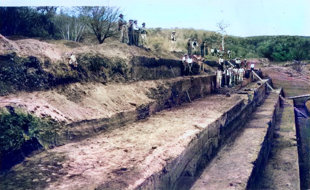 1939 photo of WPA excavation at the Rob Roy site next to Lake Austin, Travis County, Texas prior to dam made on the Colorado River. They found many stratified layers of occupation. https://t.co/81qGQFqMQC