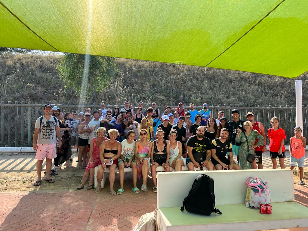 Hoy hemos disfrutado de un fabuloso día de convivencia en la playa, con los músicos, auxiliares y padres y madres de nuestros más pequeños
