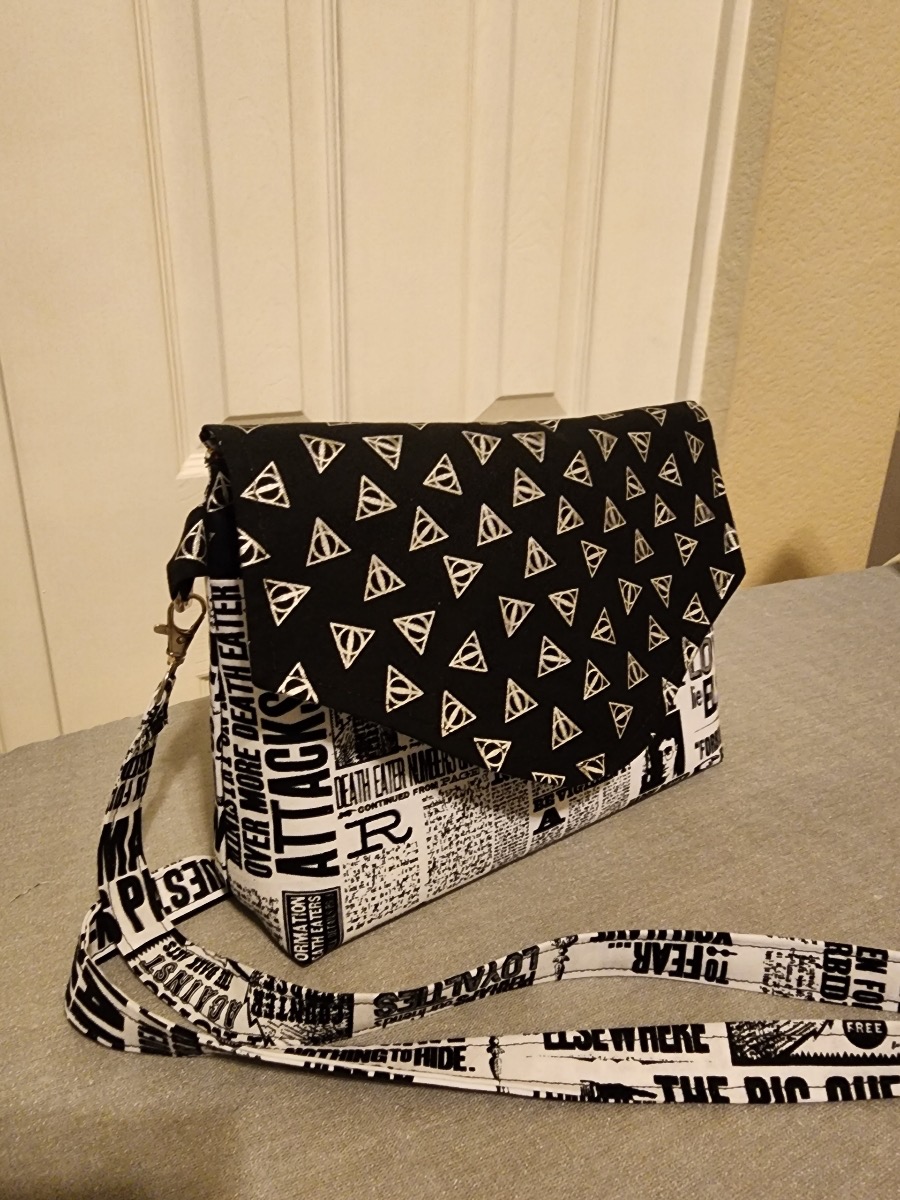 Happy birthday, Harry Potter!  Check out this bag I made recently! 