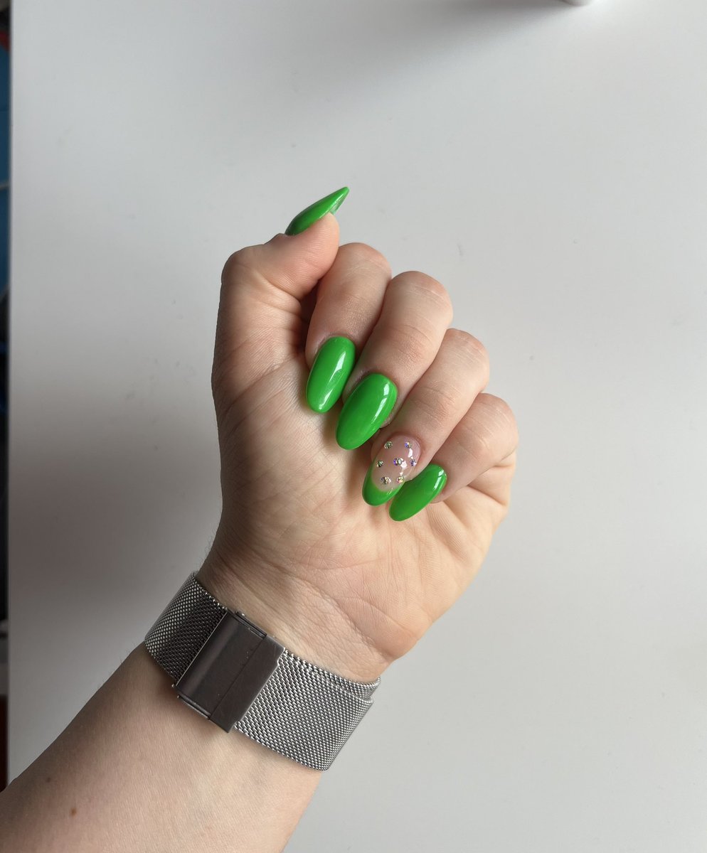 Manco a farlo apposta oggi ho fatto le unghie verdi. 💚🍀