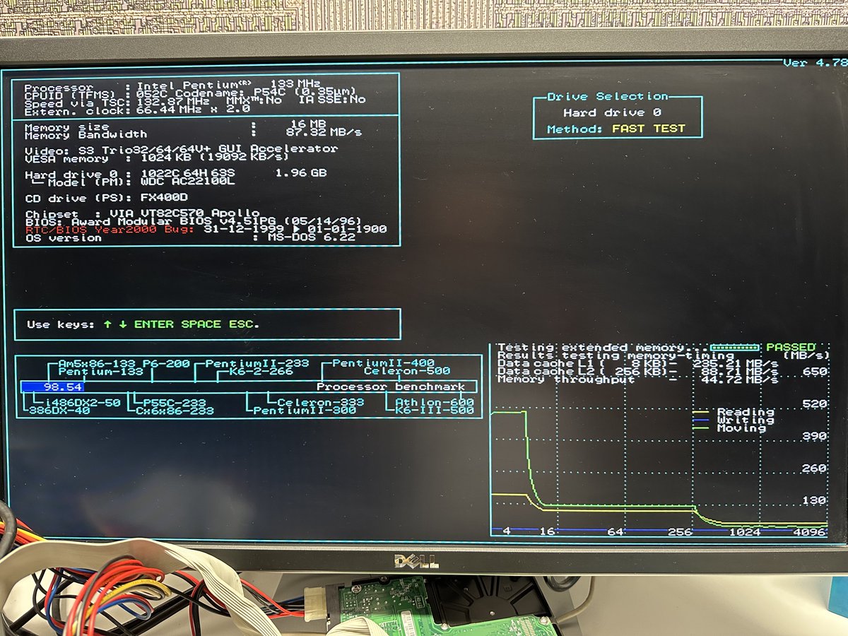 duke_cpu's tweet image. #RetroPC #RAM
The most strange thing happens on this motherboard using those two different 60ns EDO 72 pin SIMM memory modules! The left pair (16MB 87MB/s) is faster than the right one (32MB, 58MB/s) but combining them brings a huge boost in all benchmarks (153MB/s). Why?