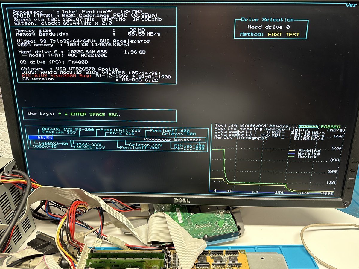 duke_cpu's tweet image. #RetroPC #RAM
The most strange thing happens on this motherboard using those two different 60ns EDO 72 pin SIMM memory modules! The left pair (16MB 87MB/s) is faster than the right one (32MB, 58MB/s) but combining them brings a huge boost in all benchmarks (153MB/s). Why?