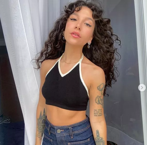 AcervoCharts's tweet photo. EITA! De acordo com o site FEED, Priscilla Alcantara planeja fazer uma revelação sobre sua orientação sexual e anunciará publicamente que faz parte da comunidade LGBTQIA+. https://t.co/mXKx0mx4WO