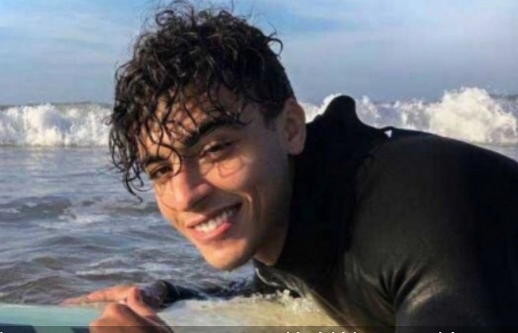 Le 21 Avril 2022, Zakaria Mennouni un étudiant marocain à Blois avait été abattu par 4 balles.Les 7 policiers présents sur les lieux ont préféré le tuer au lieu de le maîtriser.Combien de Nahels n'ont pas été filmés ?Un an après aucune enquête n'a été diligentée.#JusticePourNael