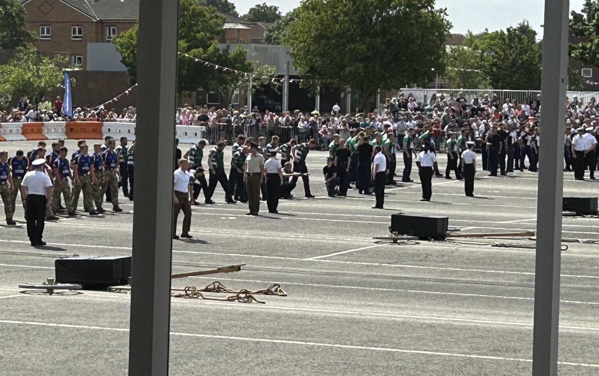 A great day watching the annual Field Gun competition @HMS_Collingwood. A fantastic final with a #FAA first and second, @RNASYeovilton crew narrowly pipped to second place by @RNASCuldrose, by 0.3 seconds! Incredible grit, determination and teamwork by all.