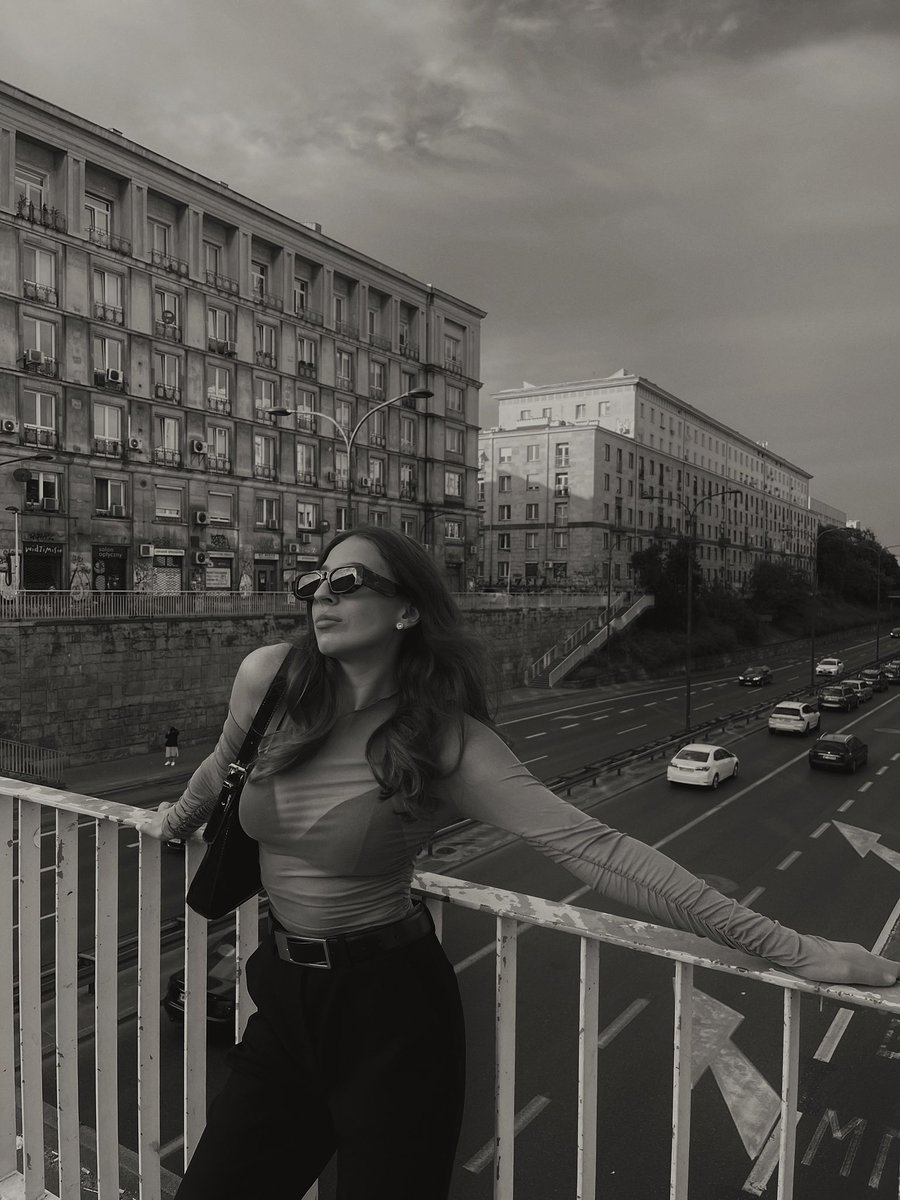 naluneya's tweet photo. стою а вы что делаете https://t.co/Ch8XzaMxVS