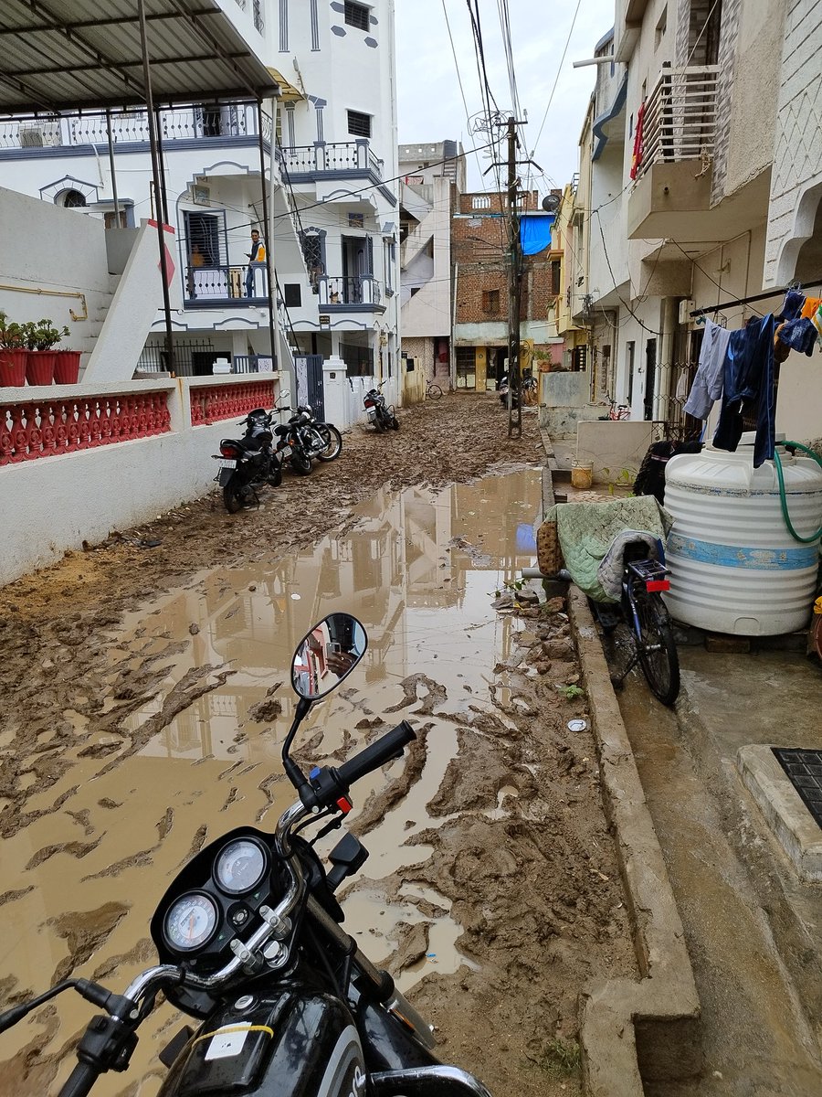 Akil_Wanderer's tweet photo. Ye kab hoga ?? @VMCVadodara https://t.co/sKuzPpJ9Wy