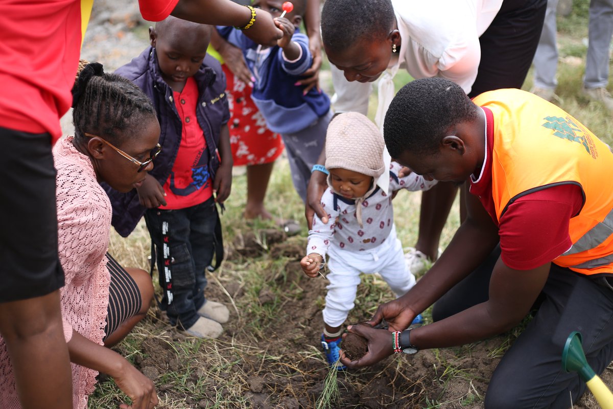 ClothAChildINIT's tweet photo. Yesterday was a remarkable and joyous day at Akado Vocational Training Centre with various partners as we carried out various activities to empower the young mothers at the institution and improve their infant's experience at the baby daycare. https://t.co/S9Who5cBRY
