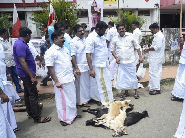 Stop Kerala killings #stopkeralakilling
#stopkeralakilling agar aise hi dog ko marte rhe to bahut jald Kerala se dog gayab ho jayenge please everyone share  prime minister,president please share everyone this post.