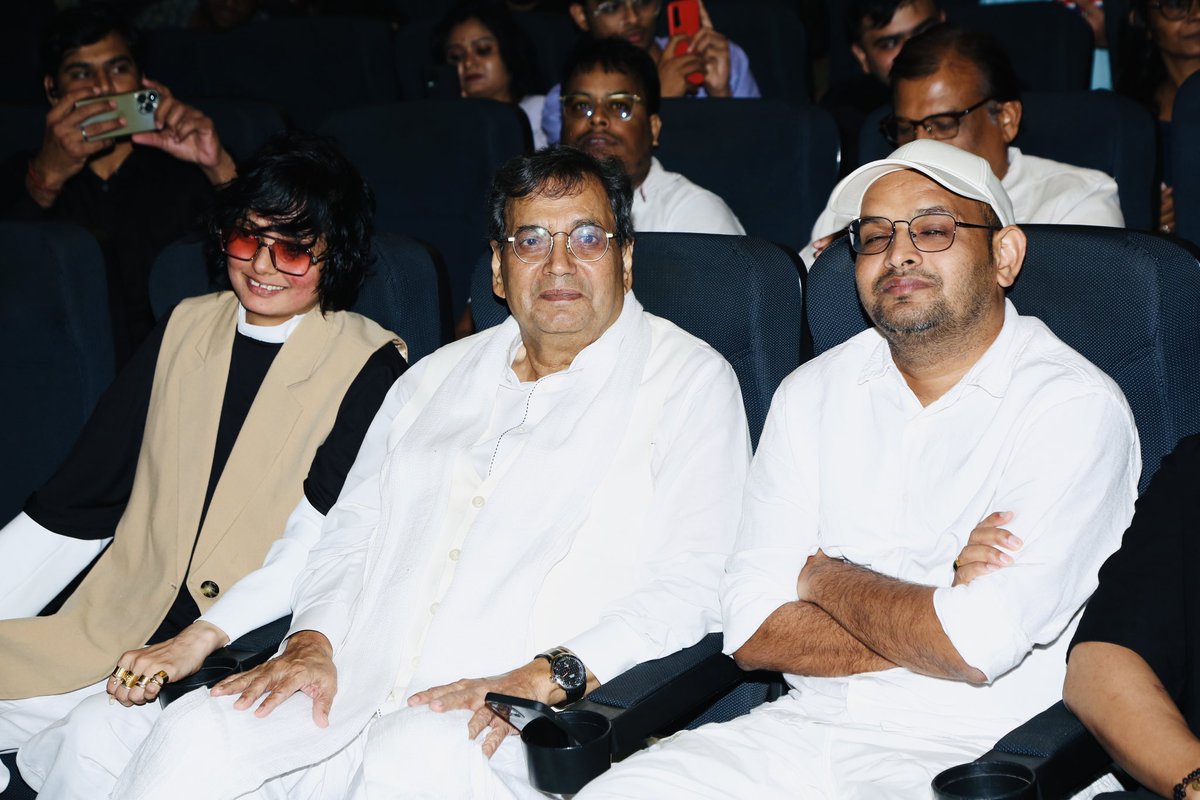 FRanawat's tweet photo. I consider myself fortunate to get a chance to support new talented filmmakers &amp; actors by becoming Event Partner at BJP Chitrapat Natya Aghadi,Mumbai’s short film festival titled Modi @ 9 years
Special thanks to the organiser Shri Sandip Ghuge &amp; Actress Leslie Tripathy #modi@9 https://t.co/jgxyIYZMbn