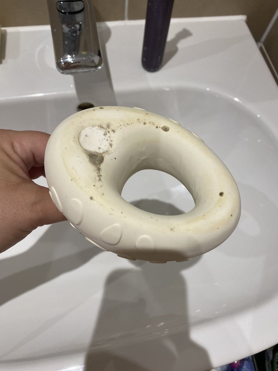 Heard about <a href="/1twoandSophieUK/">1two Sophielagirafe</a> being mouldy on the inside, but the outside too? 😧 <a href="/mamasandpapas/">Mamas & Papas</a> @JoJoMamanBebe #SophieLaGirafe