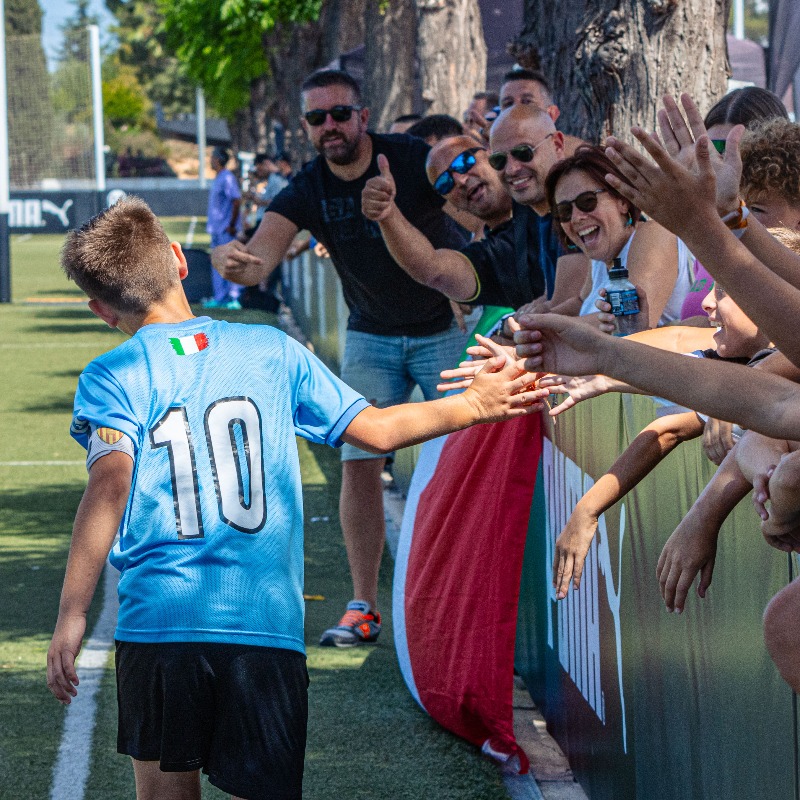 Academia_VCF's tweet photo. ๐ธ Las mejores imรกgenes de esta ๐ฌ๐๐ ๐ฎ๐ง๐๐ ๐ฃ๐จ๐ซ๐ง๐๐๐ de la ๐๐ ๐ฉ๐๐ ๐๐ฐ๐ฎ๐ฑ๐ฒ๐บ๐ ๐ช๐ผ๐ฟ๐น๐ฑ ๐๐๐ฝ ๐
๐๏ธ Del 30 de junio al 2 de julio
๐ Amรฉrica, Asia y Europa
๐ Ciutat Esportiva del @valenciacf
#ADNVCF #VCFWorldCup