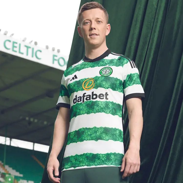 finidi007's tweet image. Still worse this hoops with paint patron. But better than Liverpool and Newcastle this kit. 
#boysingreen #Hoops #Celtic