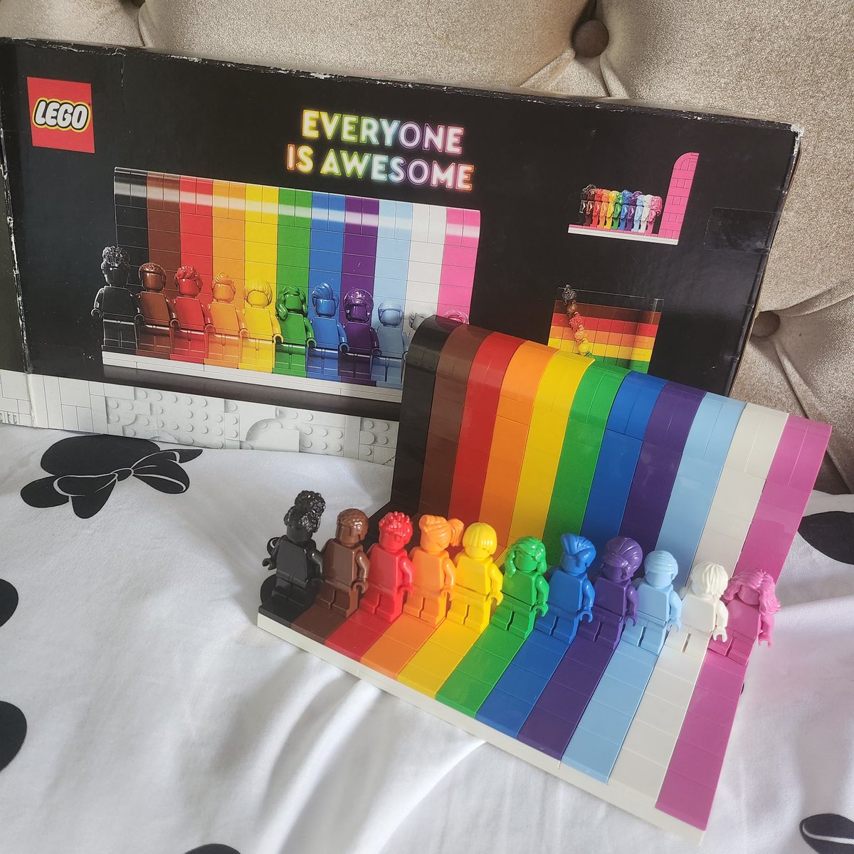 🖤🤎❤️🧡💛💚💙💜🩵🤍🩷 O mês do orgulho acabou, mas todo dia é dia de se orgulhar!

#Lego #EveryoneIsAwesome #Pride