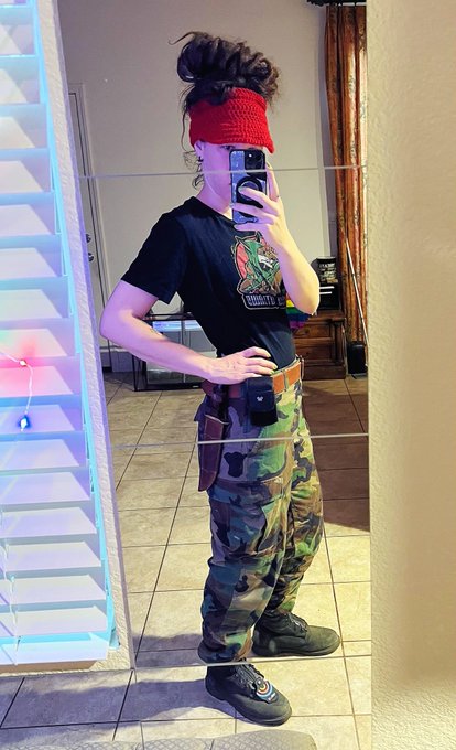 Ok but what about tomboy girls who wear big knives? https://t.co/6Vg8hhlJXg<a href="/tag/throwbackthursday"class="tags"><span>#throwbackthursday</span></a>