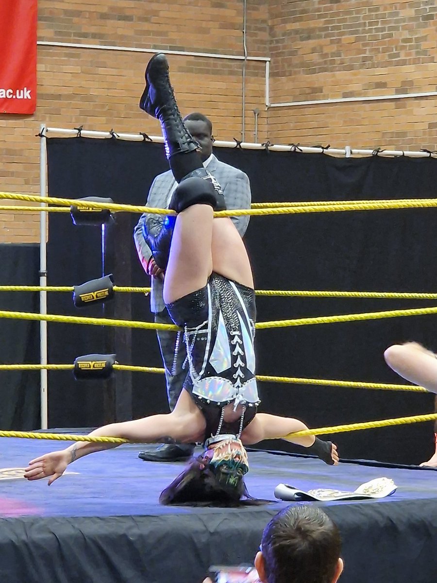 SquareCircWres's tweet photo. Match 2
@DiscoWrestling Womens Championship
@KaseyOwens5 vs @NinaSamuels123
#discoderby @DiscoWrestling https://t.co/NGO5b15ZsL