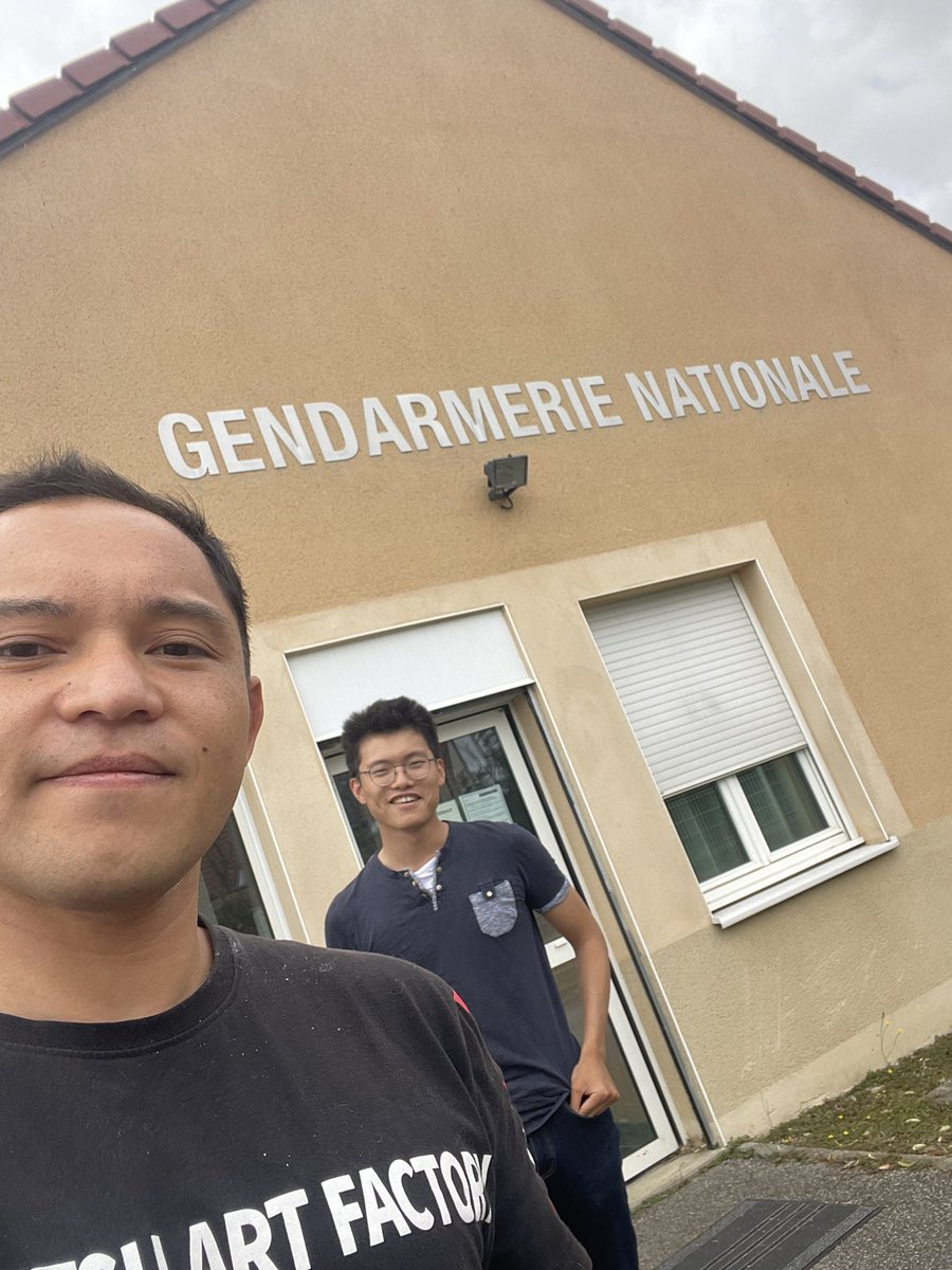 #SoutienFDO 
La gendarmerie de Verneuil-sur-Avre! 
Partout en Normandie, soutenons-les. Quelques viennoiseries, un petit mot d'encouragement, un sourire,...  🇫🇷😁