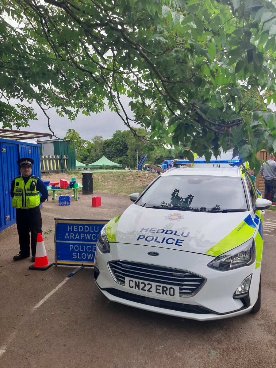 Today #CaldicotNPT attended @thedellschool summer fete in #Chepstow 👮‍♂️ Lots of inquisitive children (and parents) and was a great opportunity to educate and engage ✅️ We even managed to recruit some new officers! 🚨 #MonSouthNPT #Communitypolicing #CSO416 #CSO455