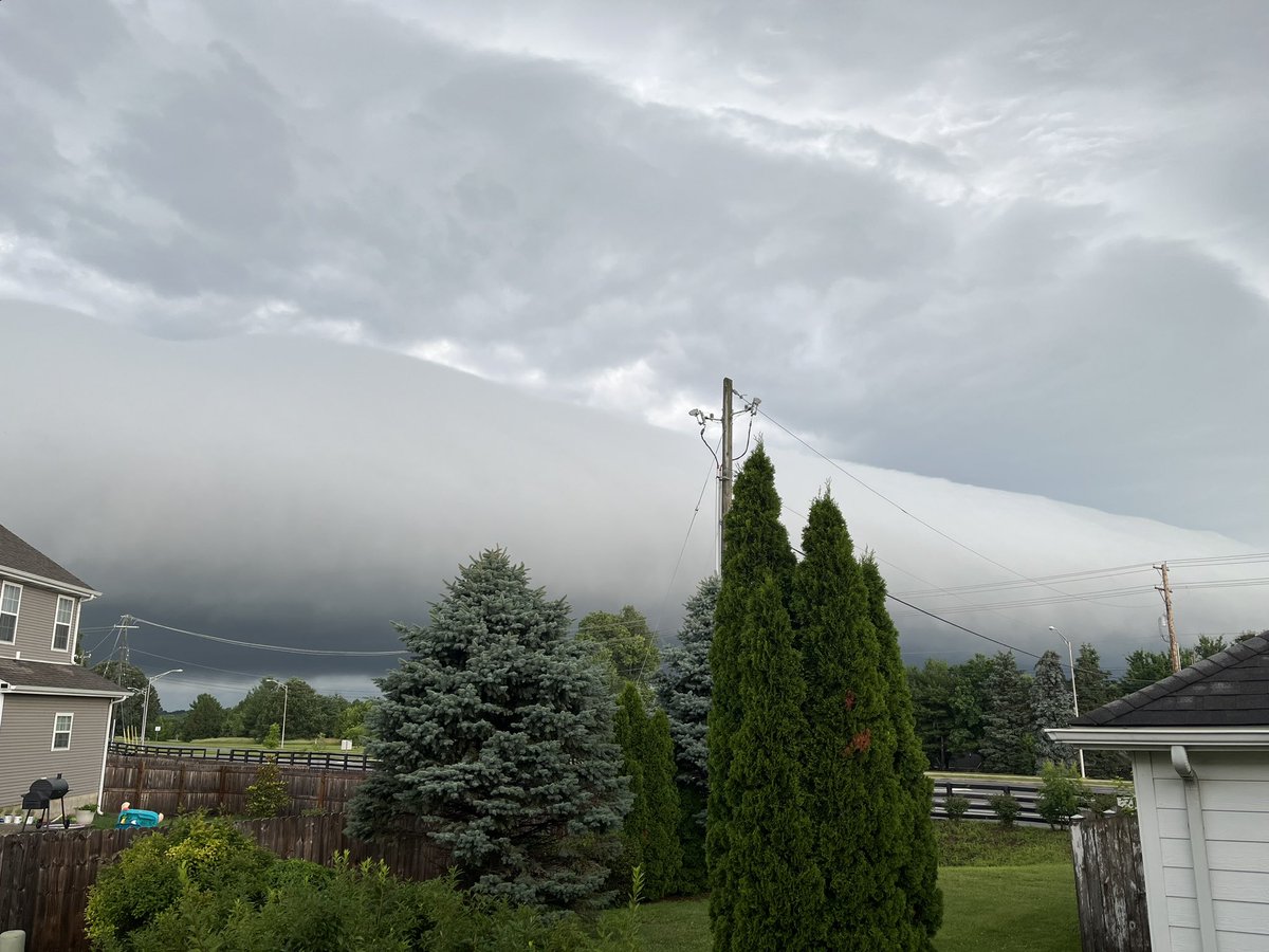 JKelt's tweet photo. Leestown Rd @wkyt @Kentuckyweather @JimWKYT @SpectrumNews1KY #Kentucky #weather #storm https://t.co/ESqYxzZokT