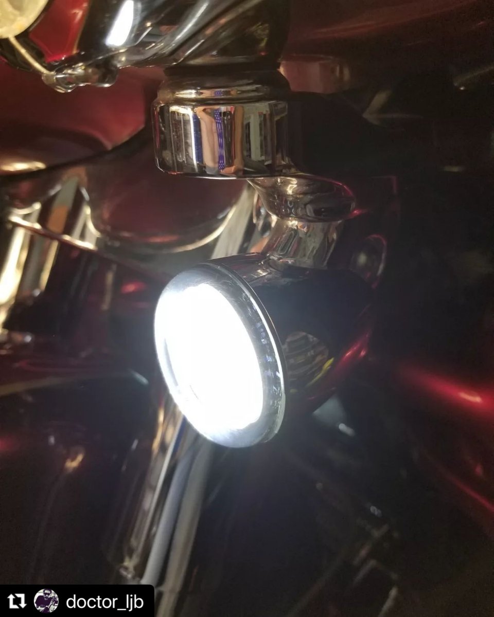 CustomDynamics's tweet photo. Traditional Lens or Bezel Lens? π€ Did you know our ProBEAM LED Turn Signals can be used with traditional bullet lenses or with upgraded Chrome or Gloss Black Bullet Bezels?
.
#customdynamics #probeam #turnsignals #ledlights #motorcycles #harleydavidson https://t.co/PPKM15mPHn