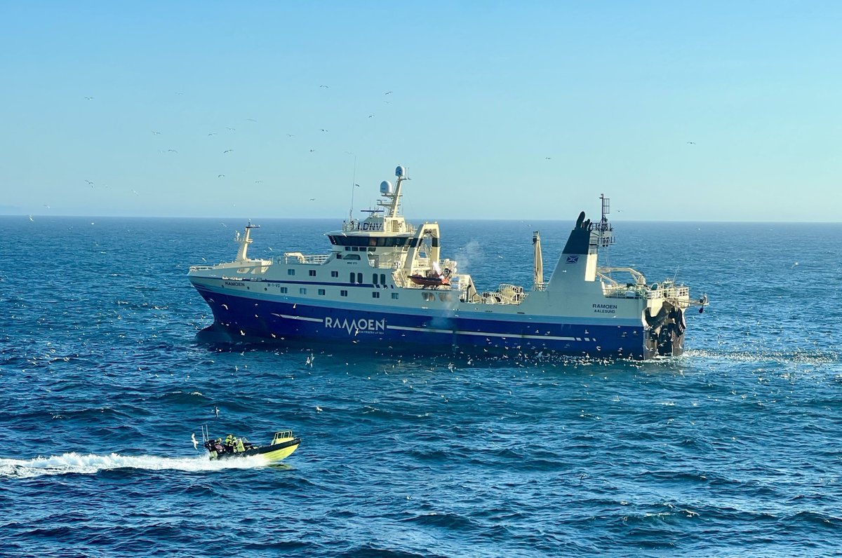 KV Jan Mayen er ute på havet og har nylig gjennomført fartøyklassens første fiskeriinspeksjon. Ingen avvik ble avdekket. Fiskefartøyet fortsetter fisket og KV Jan Mayen fortsetter fokus på ressurskontroll.