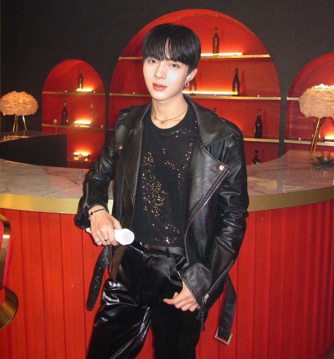 mommynunewz's tweet image. IG : cloudycon.p

พี่นิวเท่มาก🖤🫠

˚𖤐 @CwrNew 𖤐˚
#NuNew #NanaNu 
#PasscodeAllyxNuNew