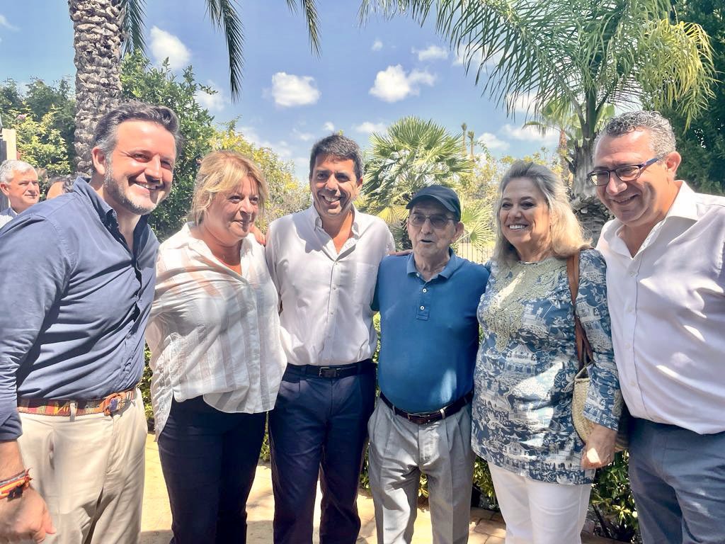 🗣️ @CarlosMazon40: “Está será la legislatura del agua y la del fin de los engaños ideológicos”

📸Acto en Elche con regantes y con los candidatos del PP al Congreso por la provincia <a href="/MackMontesinos/">Macarena Montesinos de Miguel</a>, Sandra Pascual y Joaquín Melgarejo.