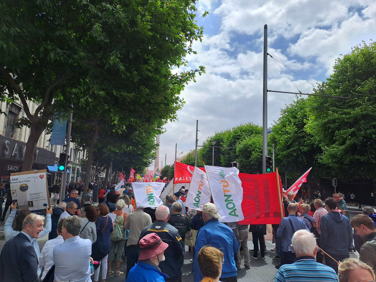 A bit of a windy #Rallyforlife in Dublin today. Very important to be here especially as TDs are looking to make the abortion laws even more extreme.
#RethinkAbortion #Marchforlife @LiveAction