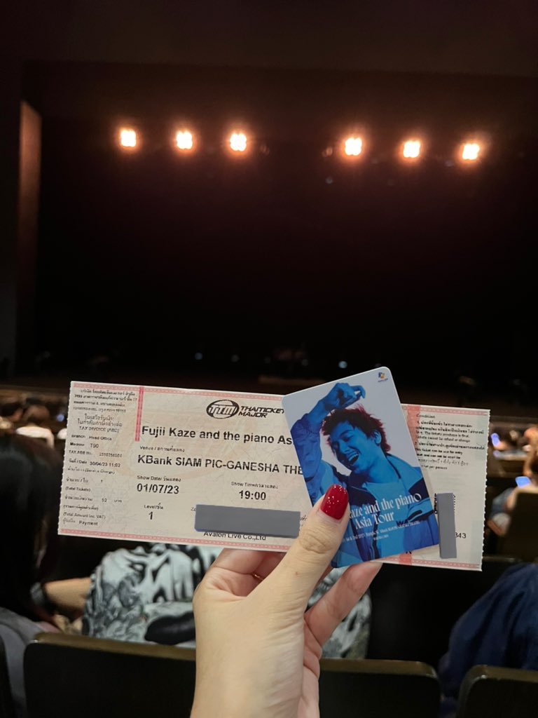 jnttp's tweet photo. เกาหลีมีditto ไทยแลนด์ก็มีโต๊ะริม😭😭 ฟินมากกกก เป็นชมครึ่งที่คุ้มค่าสุดๆๆๆ คาเสะเล่นดีทุกเพลงเลย😭🩵🩵

#FujiiKazeBKK2023 https://t.co/P4EkSvCbxd