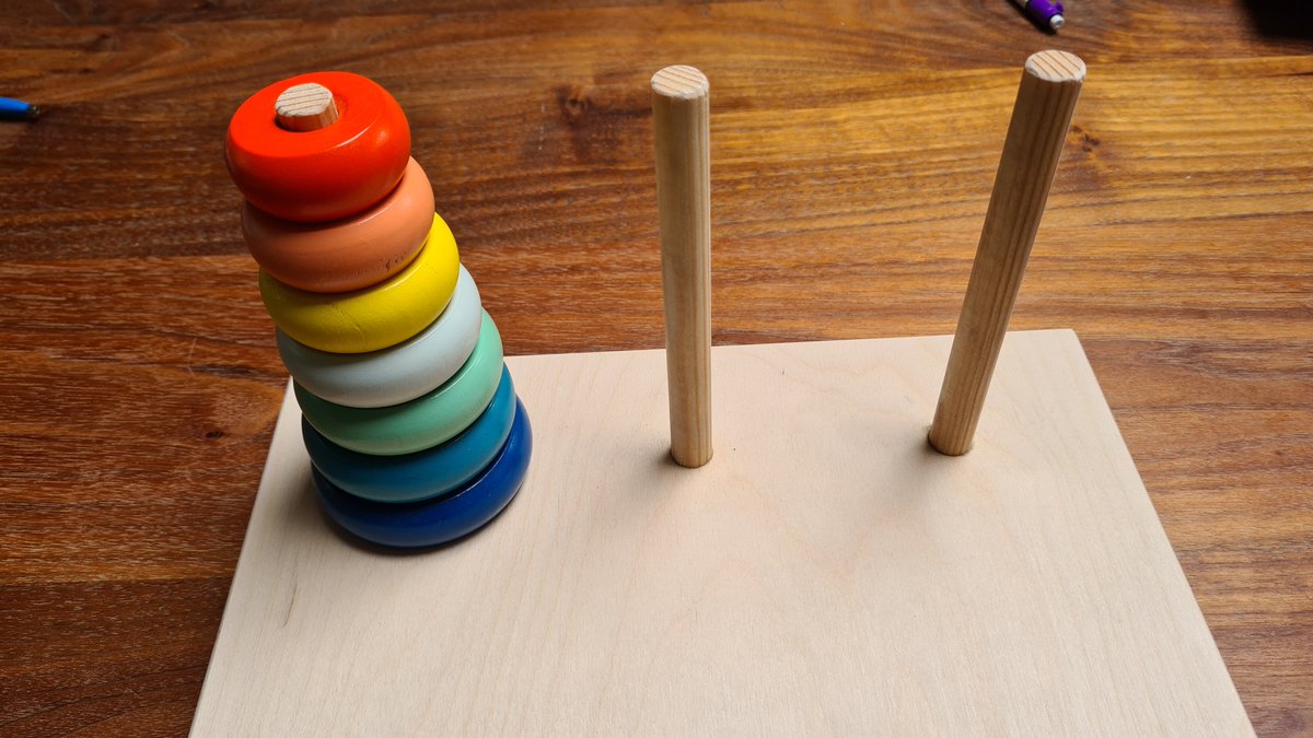 Liesmol65's tweet photo. Van een stapeltoren voor baby's van de @HEMA maakte manlief voor mij een toren van Hanoi! 🥰
#leerlab #hb #smartgame https://t.co/cIjn4slekq