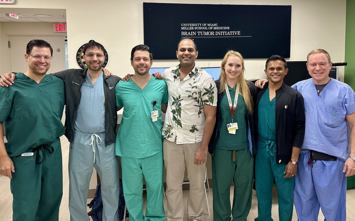 📣 #changingoftheguards 🧠 As the current brain tumor fellows conclude their training, it's time to welcome the incoming fellows to our esteemed neurosurgical team. The exchange of knowledge and expertise ensures that this year will be just as successful, if not more, than the