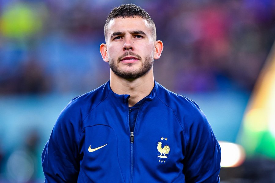 FlashcodeYT's tweet image. 🚨 Lucas Hernandez A SIGNÉ hier son contrat avec le PSG. 📷
 (@lequipe )