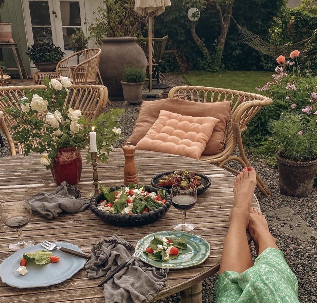 AGC_Premium's tweet photo. Finally weekend and time for the nicest things. #dinnerdate #garden #weekendmode #weekendmood #timeforfriends #agencylife #agencylove https://t.co/0BzFxOHk7a