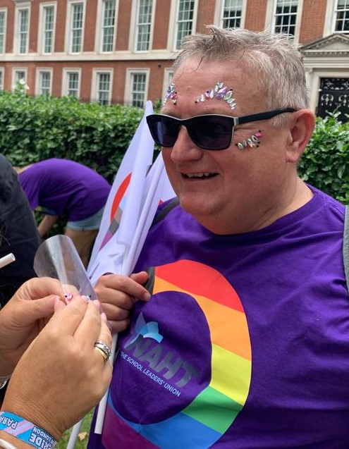NAHTnews's tweet photo. Time for a quick photo call:
π the banner is UP
π³οΈβπ the flags are OUT
π incoming National President @simonkidwell is GLAMMED UP
#NAHTPride has GOT THIS! https://t.co/wknLTLKEDB