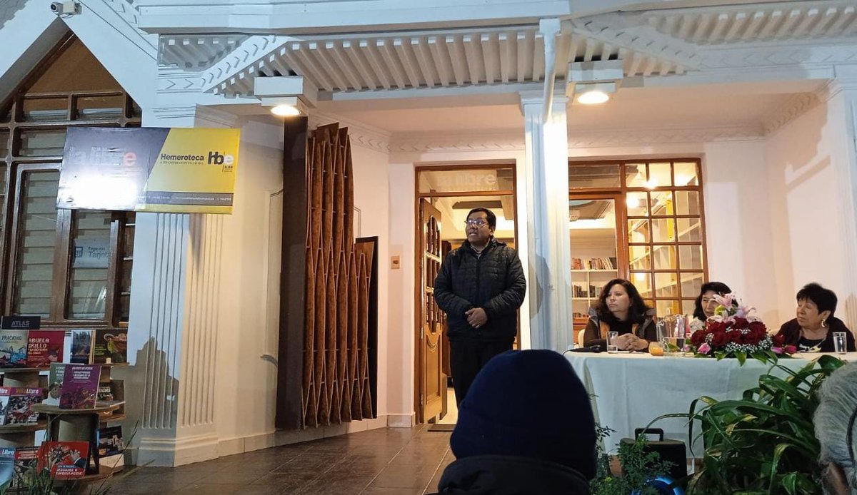 Conmemorando el #DíadelBibliotecarioBoliviano.
📚Con la participación de más de 30 representantes de bibliotecas de Cochabamba y provincias, el 28/junio se desarrolló un espacio de reflexión sobre la labor actual y futuro de las #bibliotecas.
Evento organizado por ABQ y La Libre.