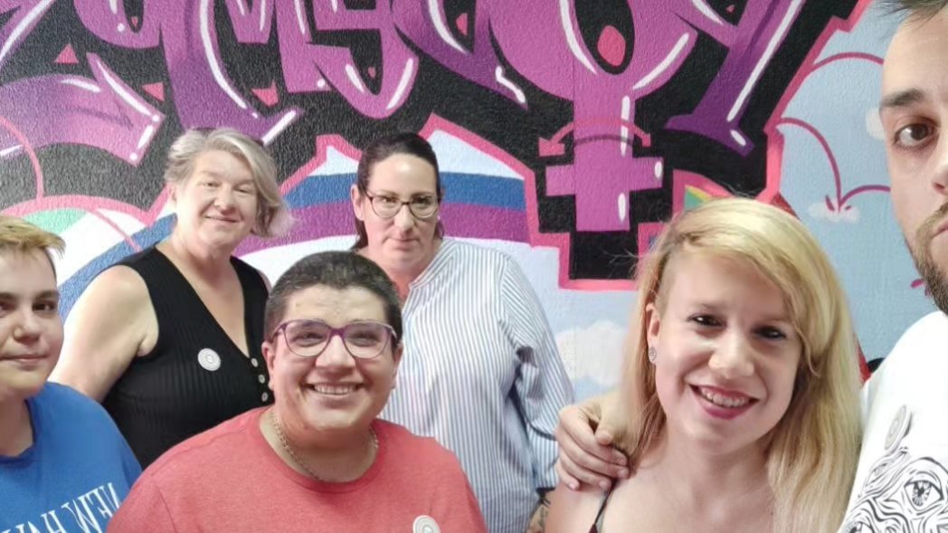 Podemos_Parla's tweet photo. 🌈 Inauguramos el proyecto Círculo Arcoíris de Podemos #Parla (@CirculoArcoiris) con este precioso mural que ya luce en nuestra sede! 😍

Un espacio seguro, hecho por y para personas LGTBIQ+ 🙌

#sisepuede #orgullo #pride #OrgullosamenteDiferente #eligederechosnoderechas https://t.co/q7BV6Z7dQK