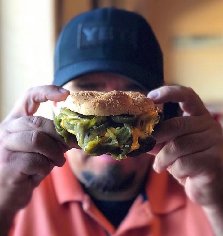 VisitLasCruces's tweet photo. The season is one month away 👀 Which season you ask? The only season that matters 🌶🔥 IYKYK
📸: @brisketeater via Instagram
📍 : Chope's in La Mesa, NM
#greenchile #chile #hatch #newmexico #therealnewmexico #nmtrue #lascruces #hatchgreenchile #lamesa #chopes #visitlascruces https://t.co/fAstEjKM5z